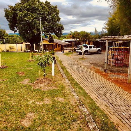 Chacara Charmosa Com Piscina, Campo De Futebol Villa Guaratinguetá Екстериор снимка