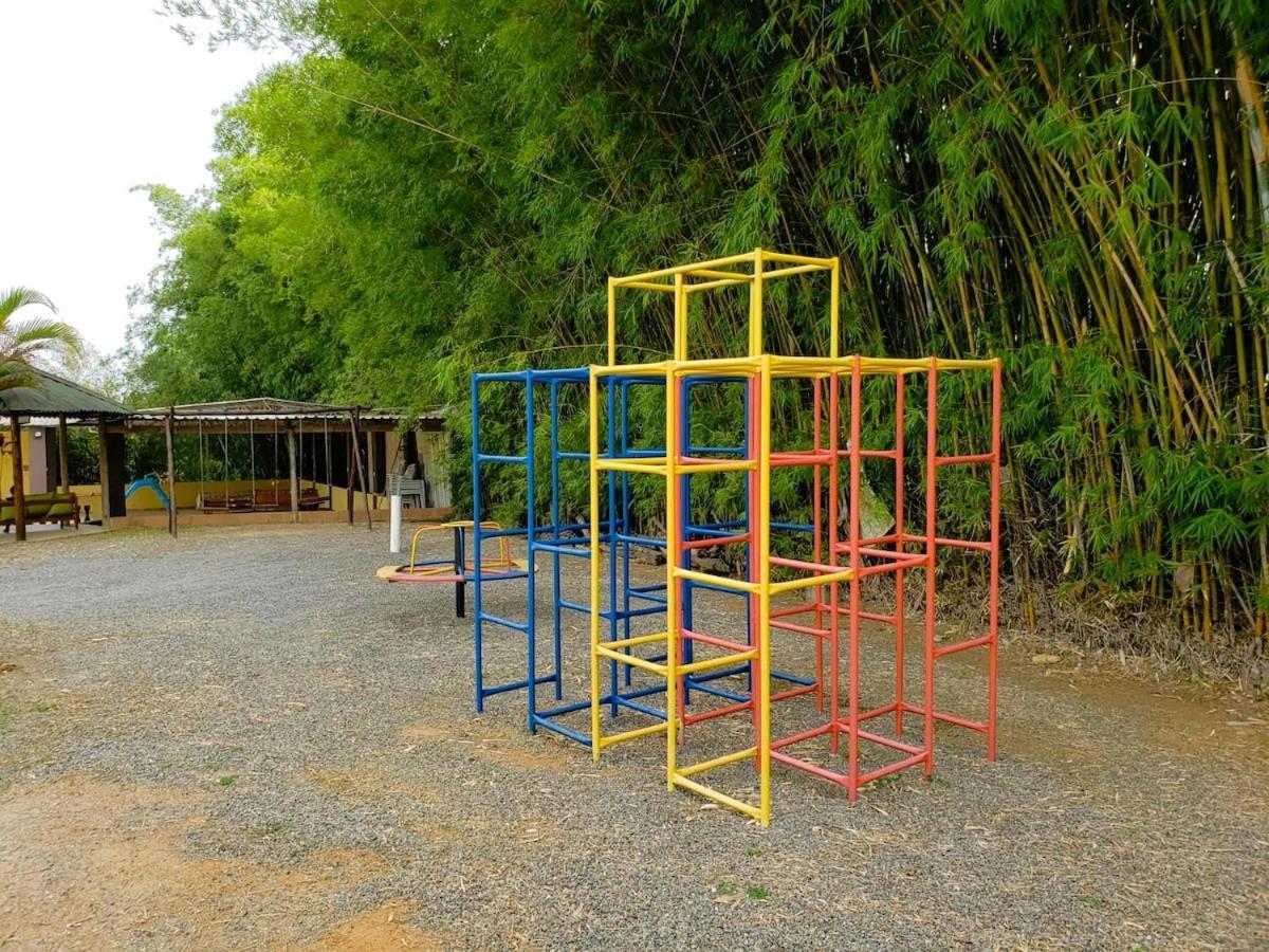 Chacara Charmosa Com Piscina, Campo De Futebol Villa Guaratinguetá Екстериор снимка